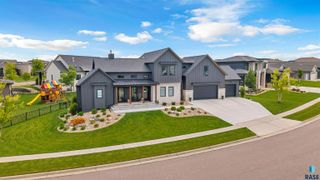 212 N Autumnwood Ct, Sioux Falls, SD 57110