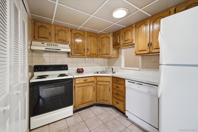 68 Knolls Drive, Stony Brook, NY 11790