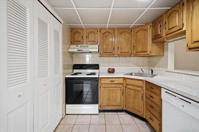 68 Knolls Drive, Stony Brook, NY 11790