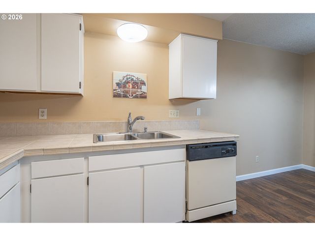 401 MADRONA Ave Se Apt 3, Salem, OR 97302