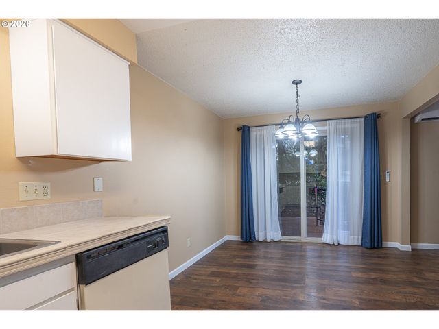 401 MADRONA Ave Se Apt 3, Salem, OR 97302