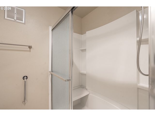 401 MADRONA Ave Se Apt 3, Salem, OR 97302