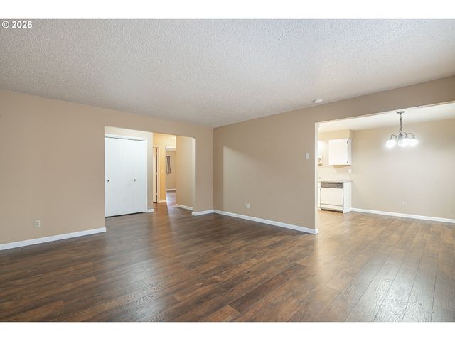 401 MADRONA Ave Se Apt 3, Salem, OR 97302