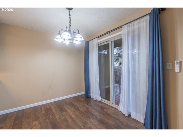 401 MADRONA Ave Se Apt 3, Salem, OR 97302