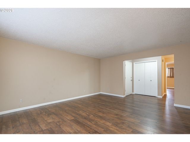 401 MADRONA Ave Se Apt 3, Salem, OR 97302