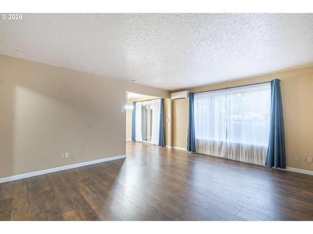 401 MADRONA Ave Se Apt 3, Salem, OR 97302