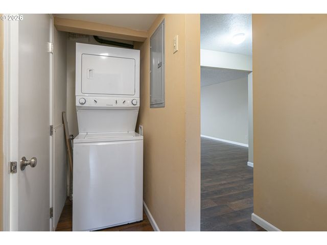 401 MADRONA Ave Se Apt 3, Salem, OR 97302