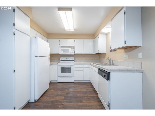 401 MADRONA Ave Se Apt 3, Salem, OR 97302