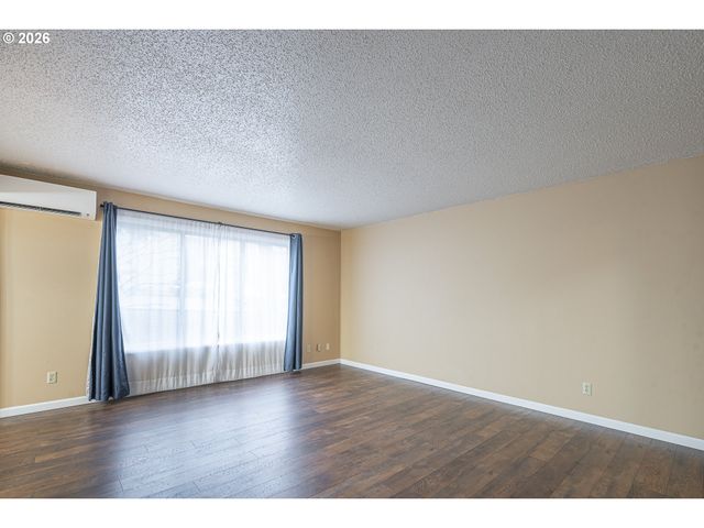 401 MADRONA Ave Se Apt 3, Salem, OR 97302