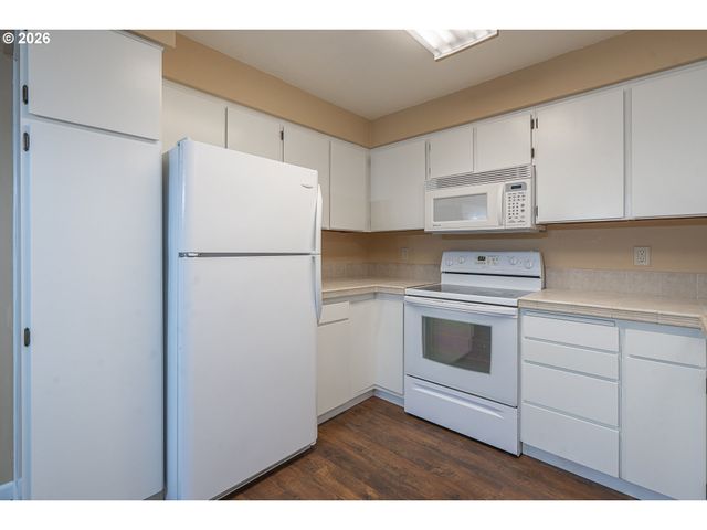 401 MADRONA Ave Se Apt 3, Salem, OR 97302