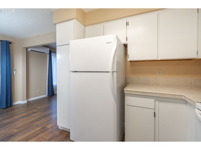 401 MADRONA Ave Se Apt 3, Salem, OR 97302