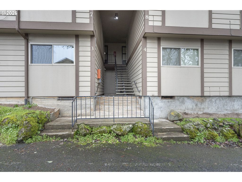 401 MADRONA Ave Se Apt 3, Salem, OR 97302