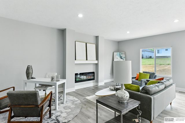 7611 S 33 Avenue, Bellevue, NE 68147