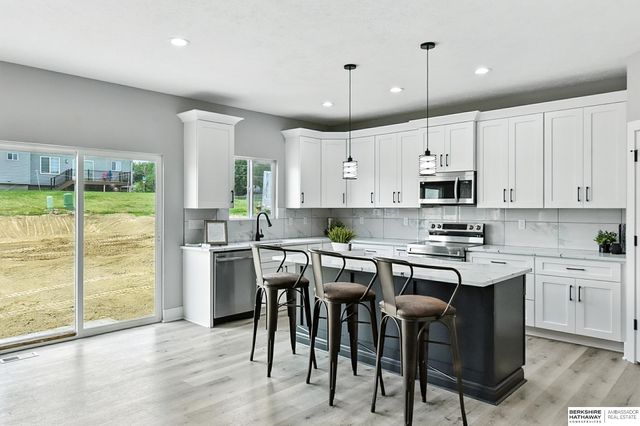 7611 S 33 Avenue, Bellevue, NE 68147