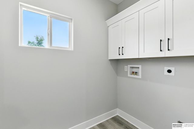 7611 S 33 Avenue, Bellevue, NE 68147