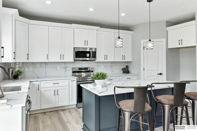 7611 S 33 Avenue, Bellevue, NE 68147