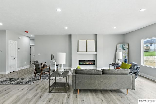 7611 S 33 Avenue, Bellevue, NE 68147