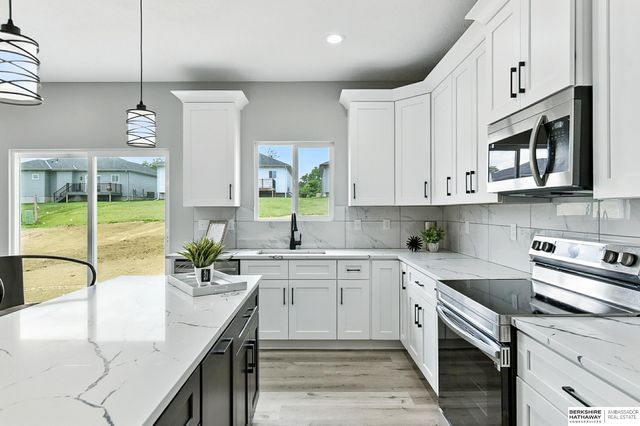 7611 S 33 Avenue, Bellevue, NE 68147