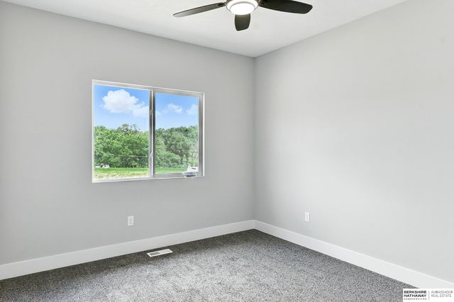 7611 S 33 Avenue, Bellevue, NE 68147