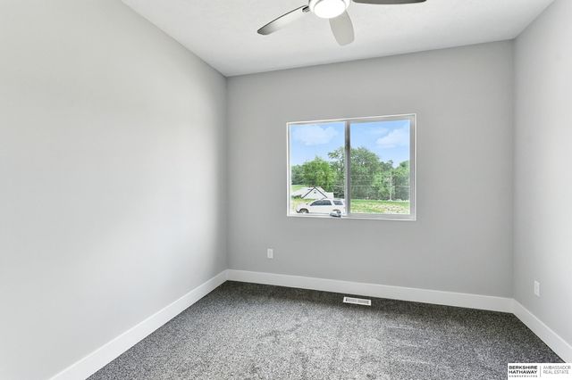 7611 S 33 Avenue, Bellevue, NE 68147