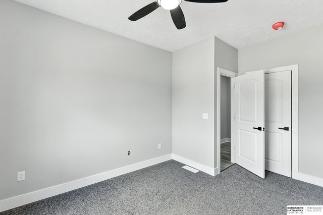 7611 S 33 Avenue, Bellevue, NE 68147