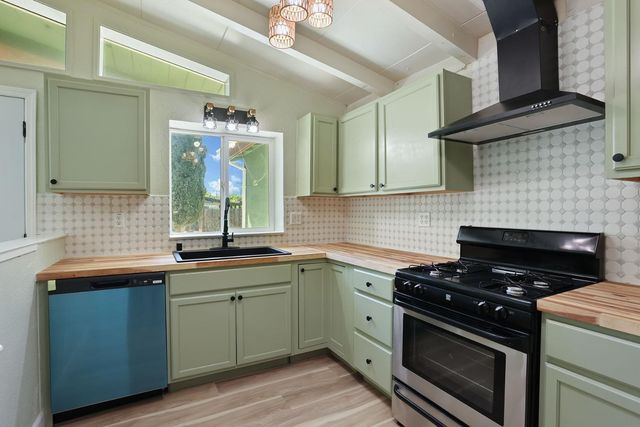 3893 32nd Ave, Sacramento, CA 95824