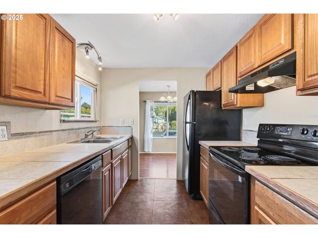 601 E Columbia River Hwy 34, Clatskanie, OR 97016