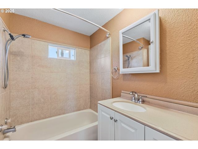 601 E Columbia River Hwy 34, Clatskanie, OR 97016