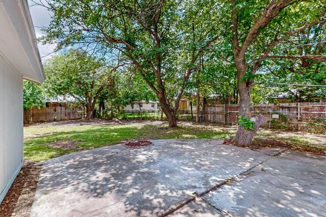 1004 E Dallas Street, Mansfield, TX 76063