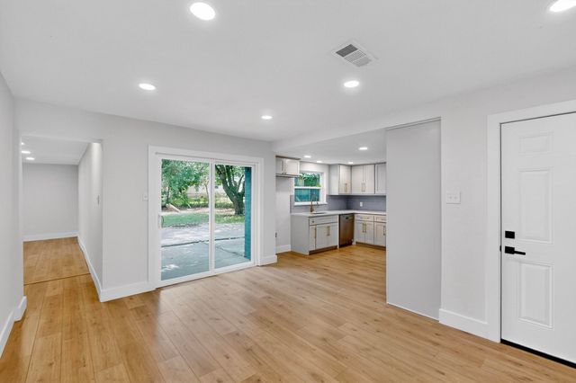 1004 E Dallas Street, Mansfield, TX 76063