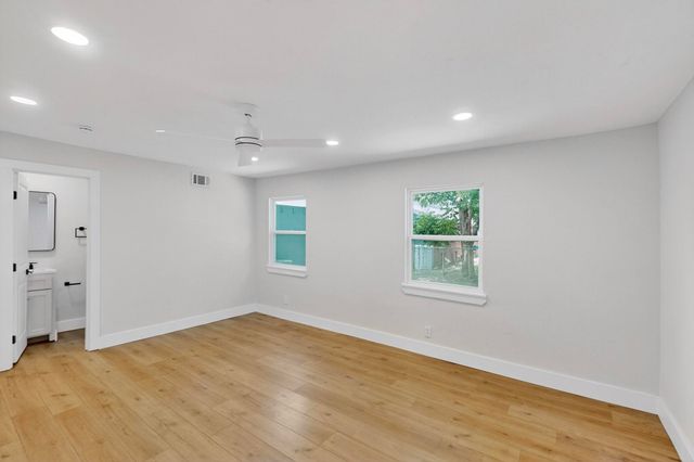 1004 E Dallas Street, Mansfield, TX 76063