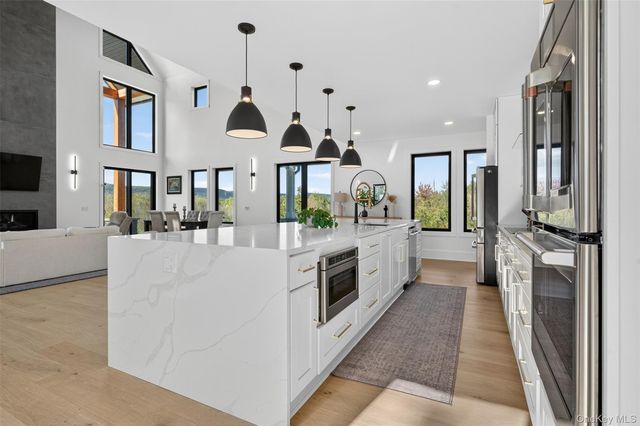 6 Misty Ridge Road, Gardiner, NY 12525