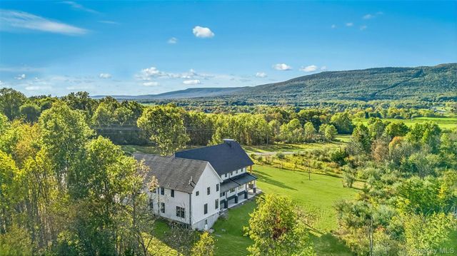 6 Misty Ridge Road, Gardiner, NY 12525