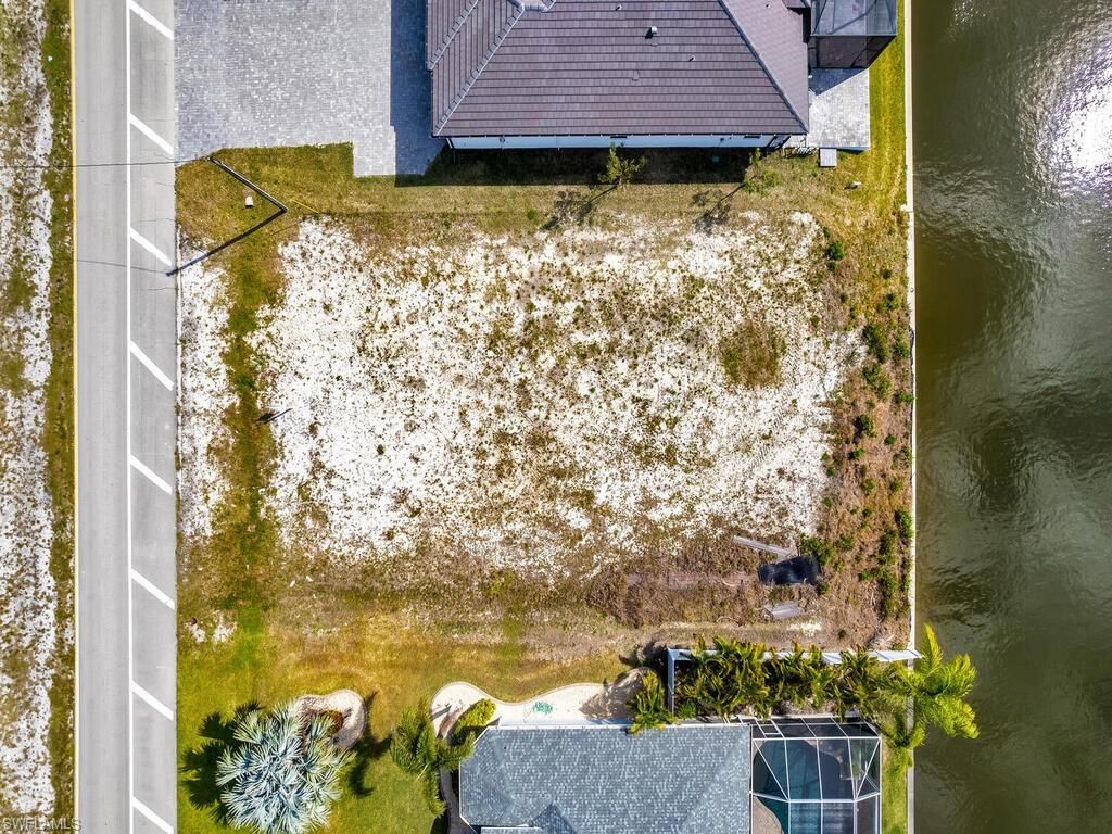 Image 4 of property listing at 1702 Old Burnt Store RD N, Cape Coral, FL 33993