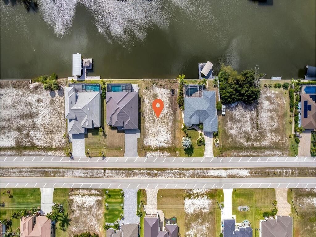 Image 6 of property listing at 1702 Old Burnt Store RD N, Cape Coral, FL 33993