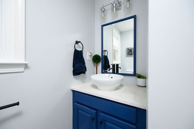 67 School St, Hanover, MA 02339