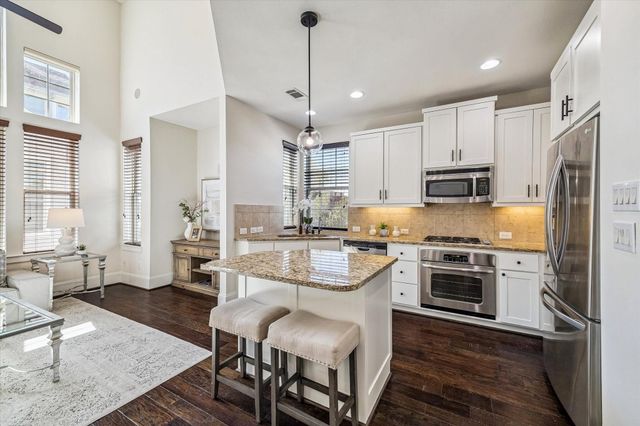 734 Nicholson, Houston, TX 77007