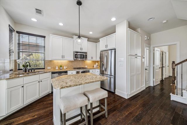 734 Nicholson, Houston, TX 77007