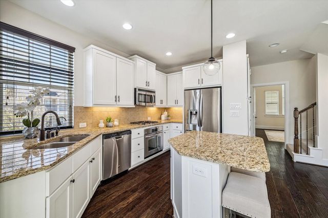 734 Nicholson, Houston, TX 77007