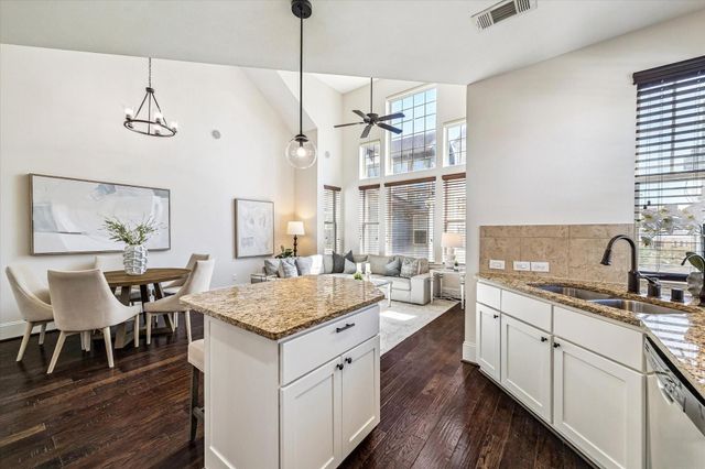 734 Nicholson, Houston, TX 77007