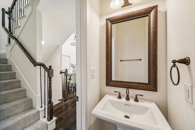 734 Nicholson, Houston, TX 77007