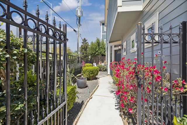 734 Nicholson, Houston, TX 77007