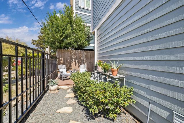 734 Nicholson, Houston, TX 77007