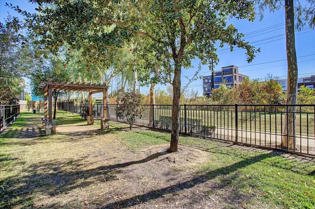 734 Nicholson, Houston, TX 77007