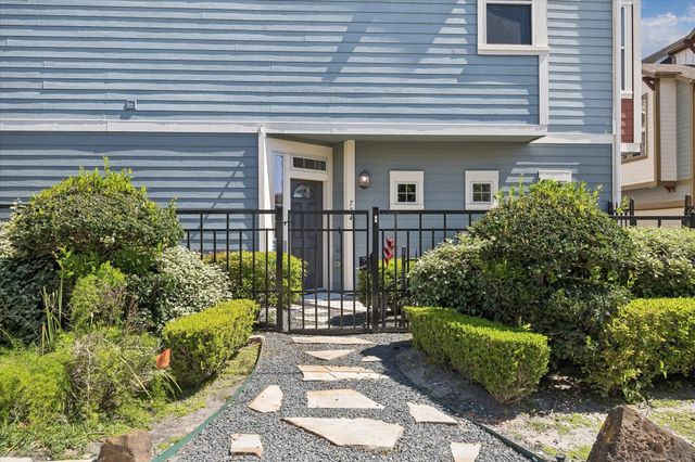 734 Nicholson, Houston, TX 77007