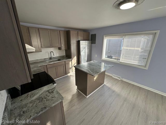 472 Kenilworth Avenue, Pontiac, MI 48342