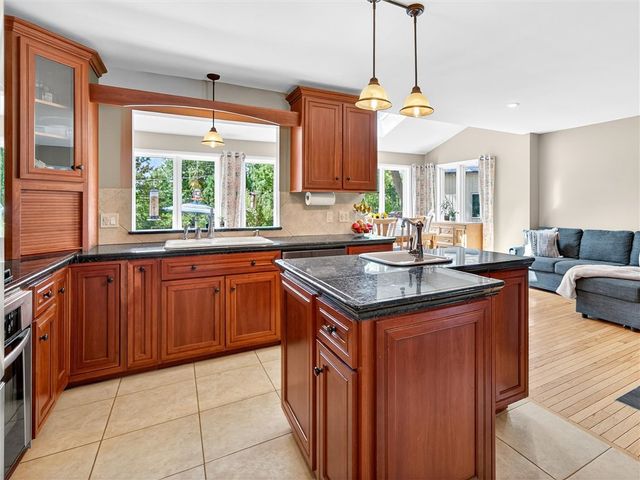 9 Oakwood Ln, Wheatland, NY 14546