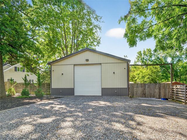 9 Oakwood Ln, Wheatland, NY 14546