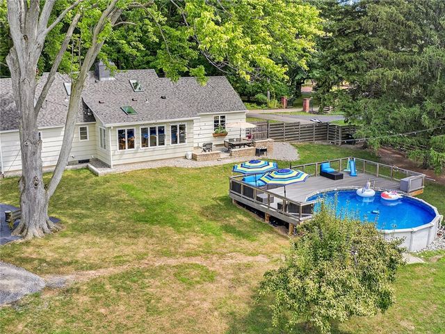 9 Oakwood Ln, Wheatland, NY 14546