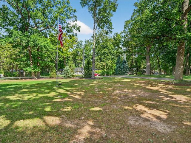 9 Oakwood Ln, Wheatland, NY 14546